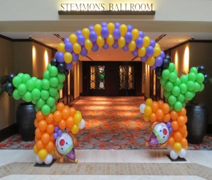 clown balloon arch