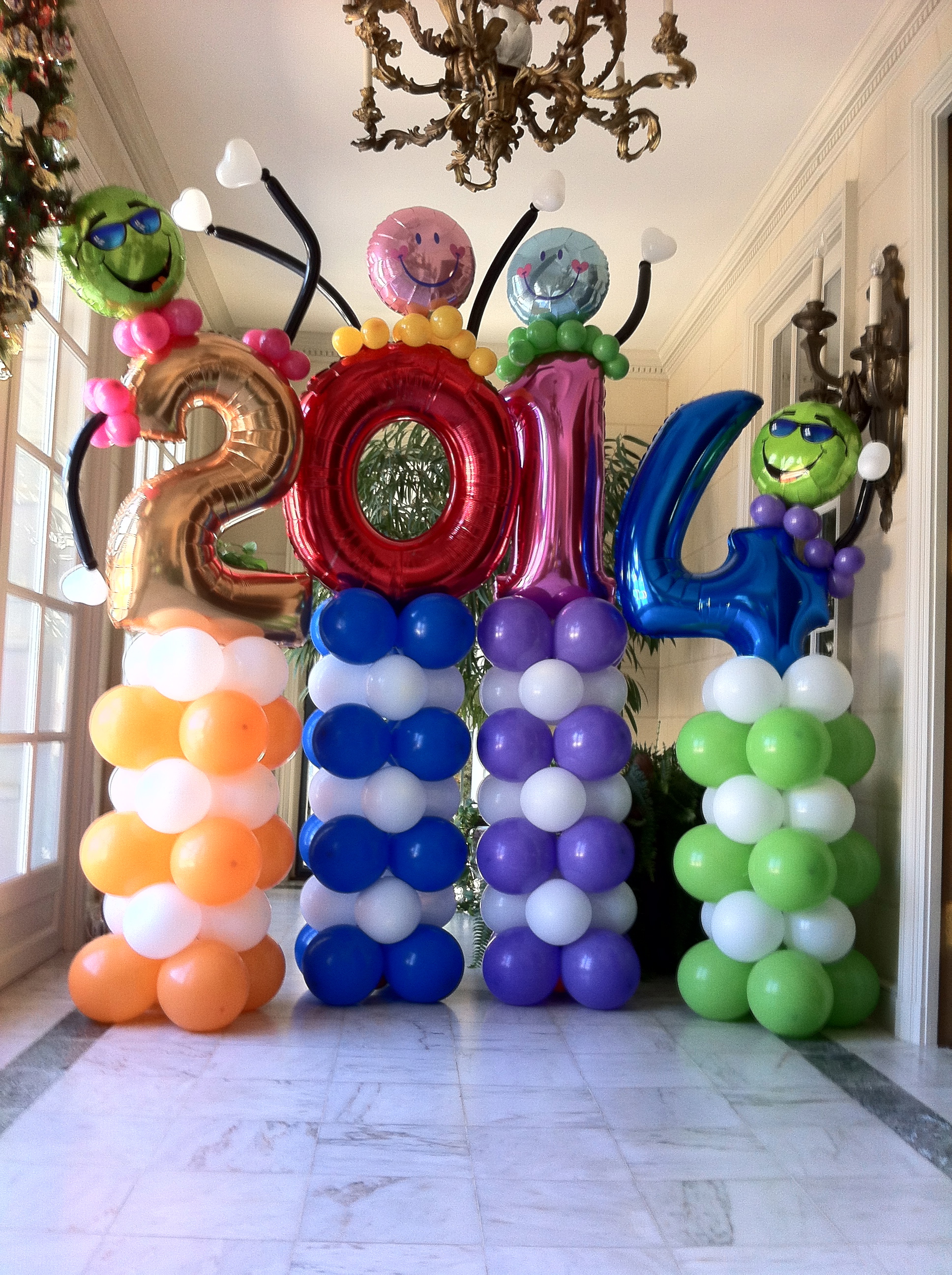 2014 new years balloon people